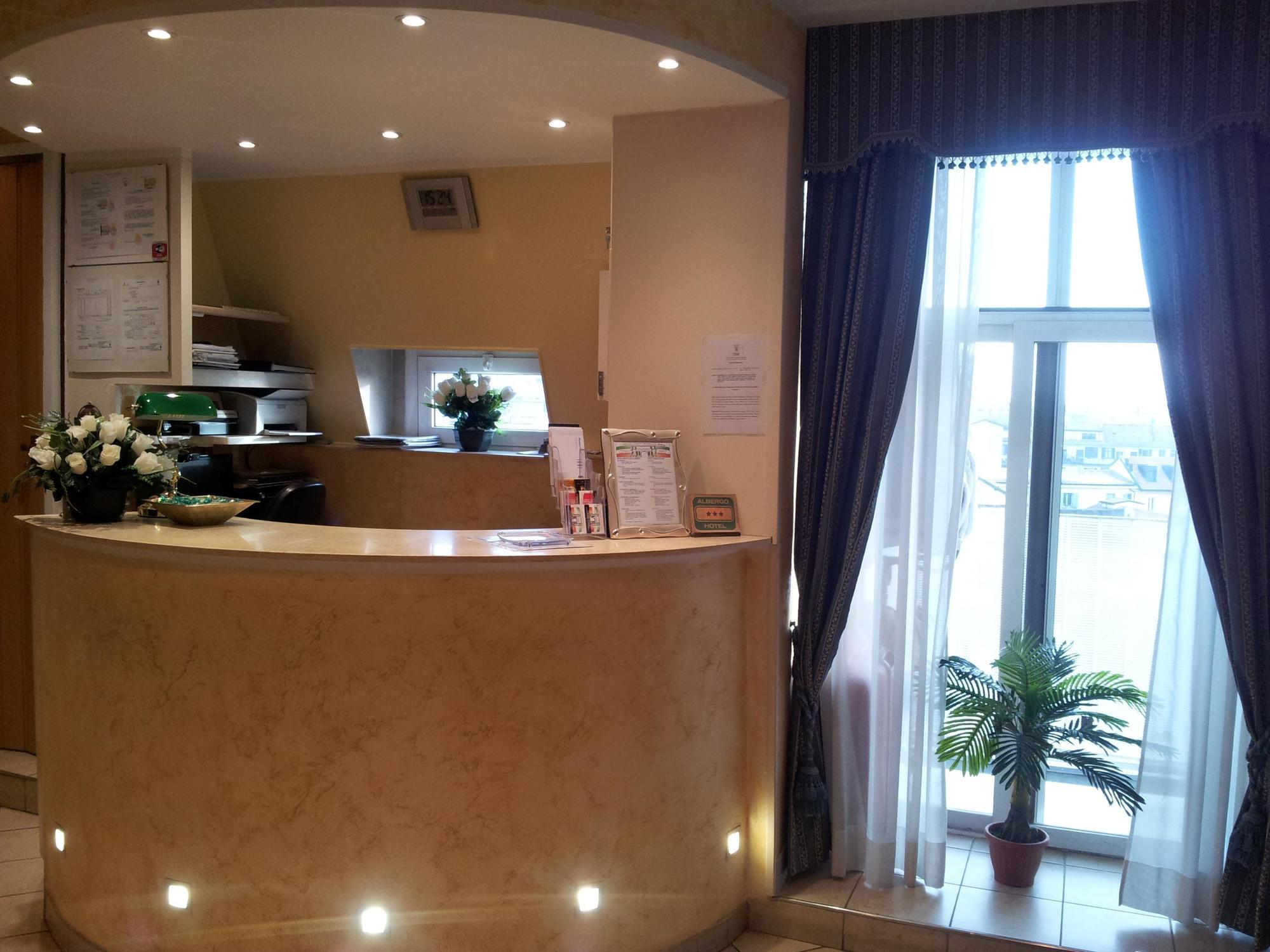 Hotel Arco Romana Milánó Kültér fotó